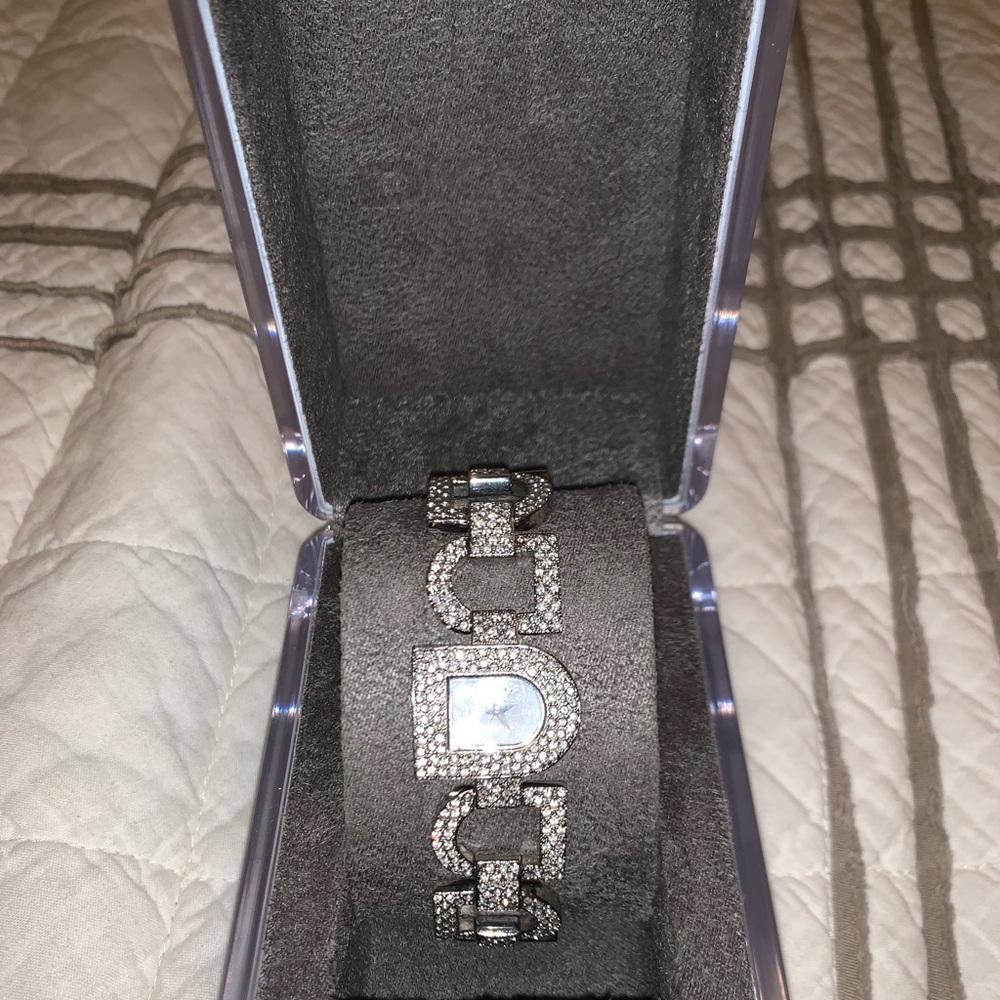 DKNY NY-3915 Women’s Silver Dial Watch